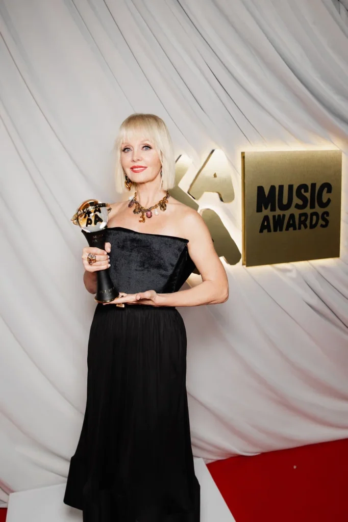 Алексей Воробьев и Алсу станут ведущими премии ЖАРА MUSIC AWARDS 2025