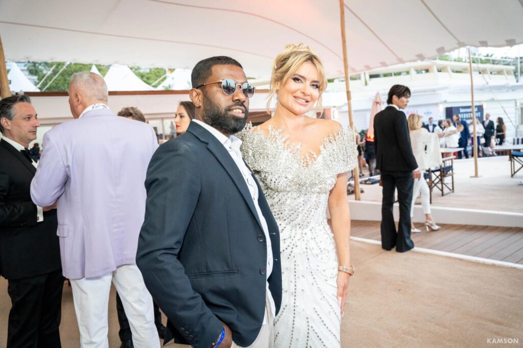 Анна Штукерт, Томас Миссе и Рекс Фернандо на Beach Gala Dinner & Awards: элегантность, дипломатия и искусство на Каннском кинофестивале 2025.