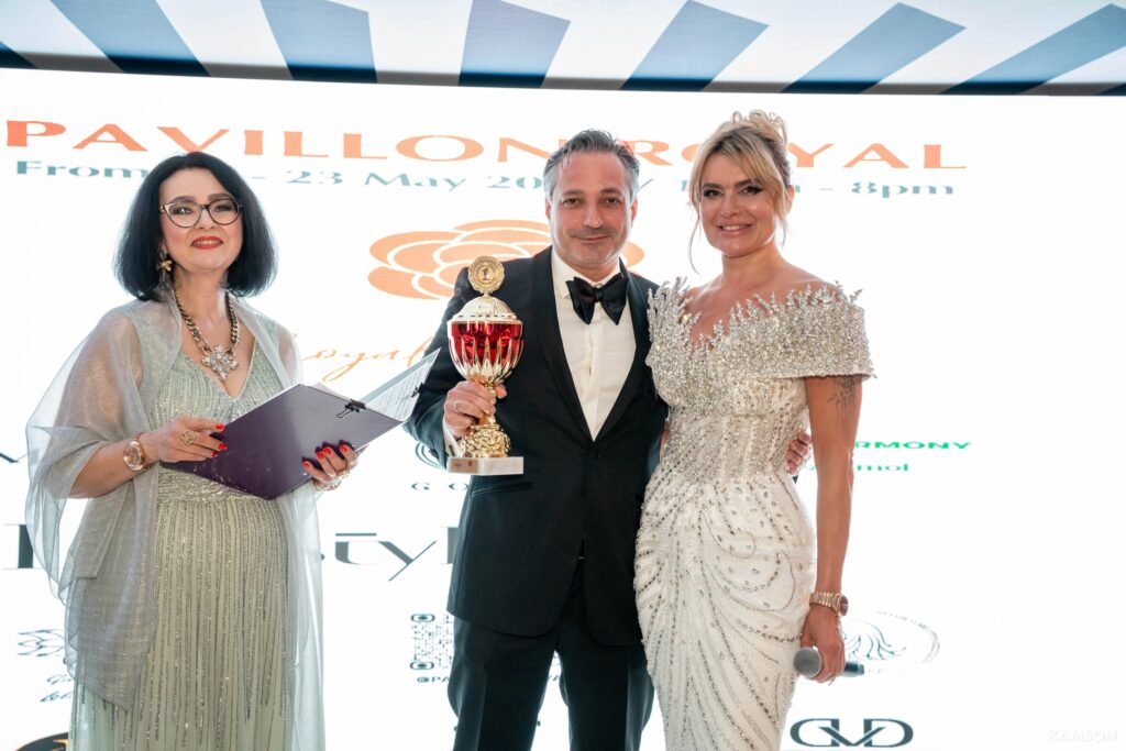 Анна Штукерт, Томас Миссе и Рекс Фернандо на Beach Gala Dinner & Awards: элегантность, дипломатия и искусство на Каннском кинофестивале 2025.