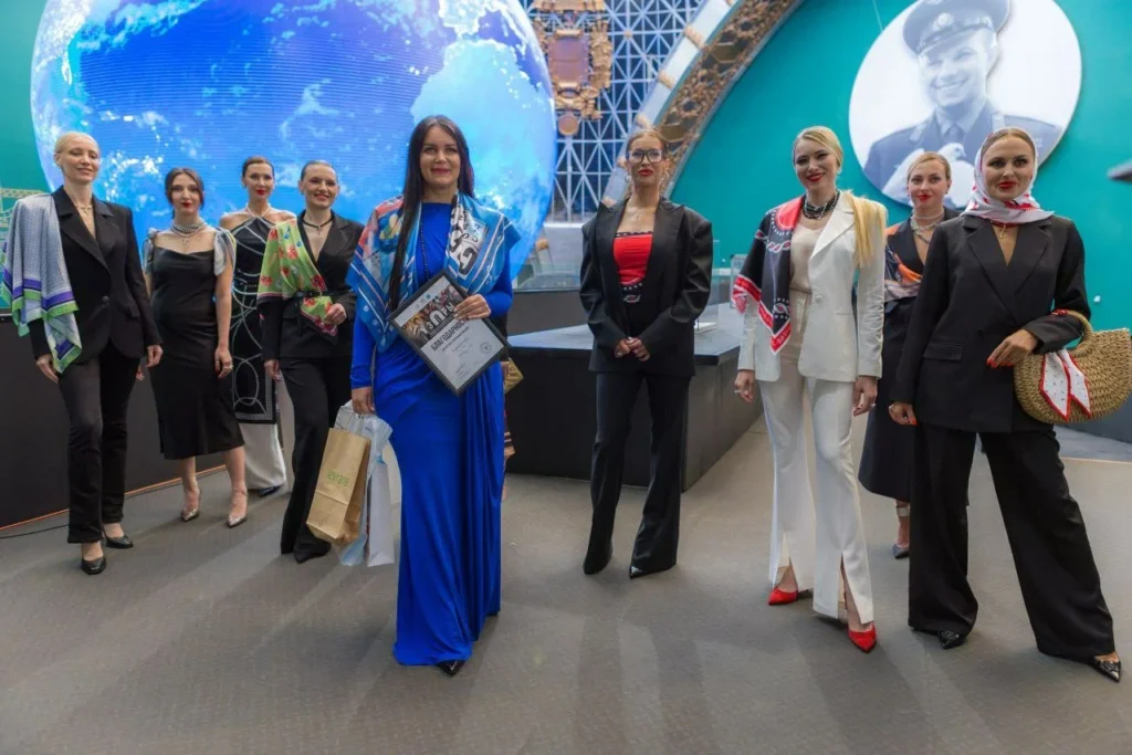 III Международный фестиваль культуры, моды и национального гостеприимства «УЗОРЫФЕСТ» прошел 4-6 июля 2025 в Москве, наглавной культурной площадке страны — ВДНХ (в рамках международного фестиваля «Дружба народов»), при поддержке МедиахолдингаPROfashion, Торгового Дома «БРИКСЕС-М» ЕС-М», Российского союза предпринимателей текстильной илегкой промышленности (СОЮЗЛЕГПРОМ)