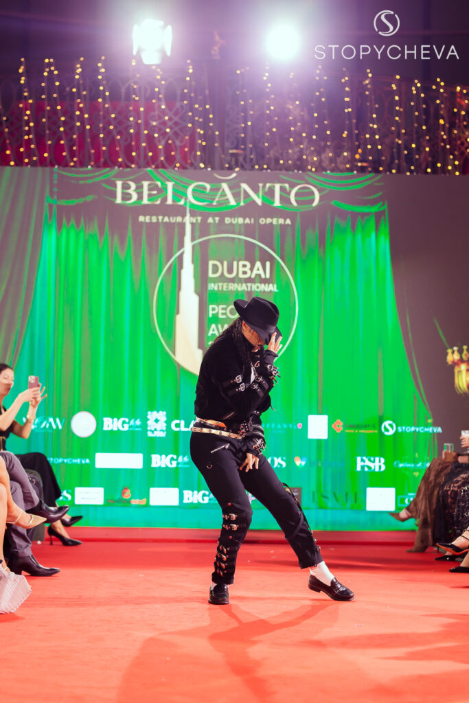 Как прошла премия DUBAI INTERNATIONAL PEOPLE’S AWARDS 2026 и показ от STOPYCHEVA в самом сердце Дубая.