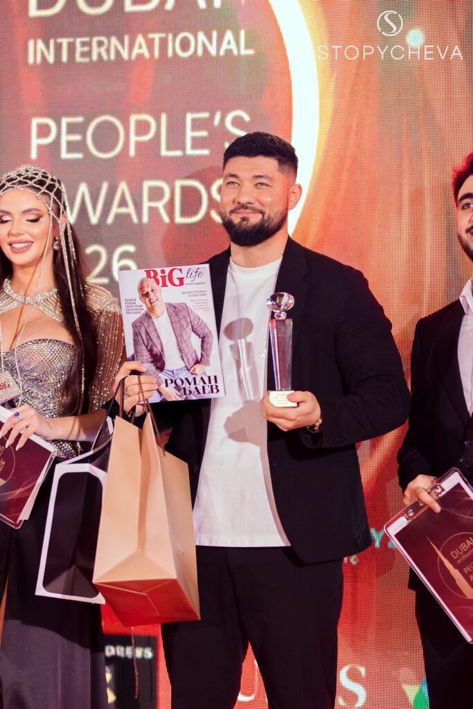 Как прошла премия DUBAI INTERNATIONAL PEOPLE’S AWARDS 2026 и показ от STOPYCHEVA в самом сердце Дубая.