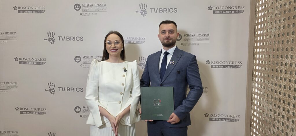 Мария Тарханова стала спикером ПМЭФ. О чём рассказала главный пиарщик страны.