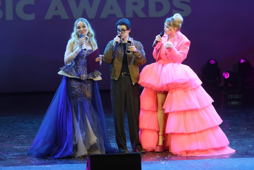 Музыкальная премия блогеров (BLOGGERS MUSIC AWARDS): объединяя сцену и соцсети — создаём новую музыку!