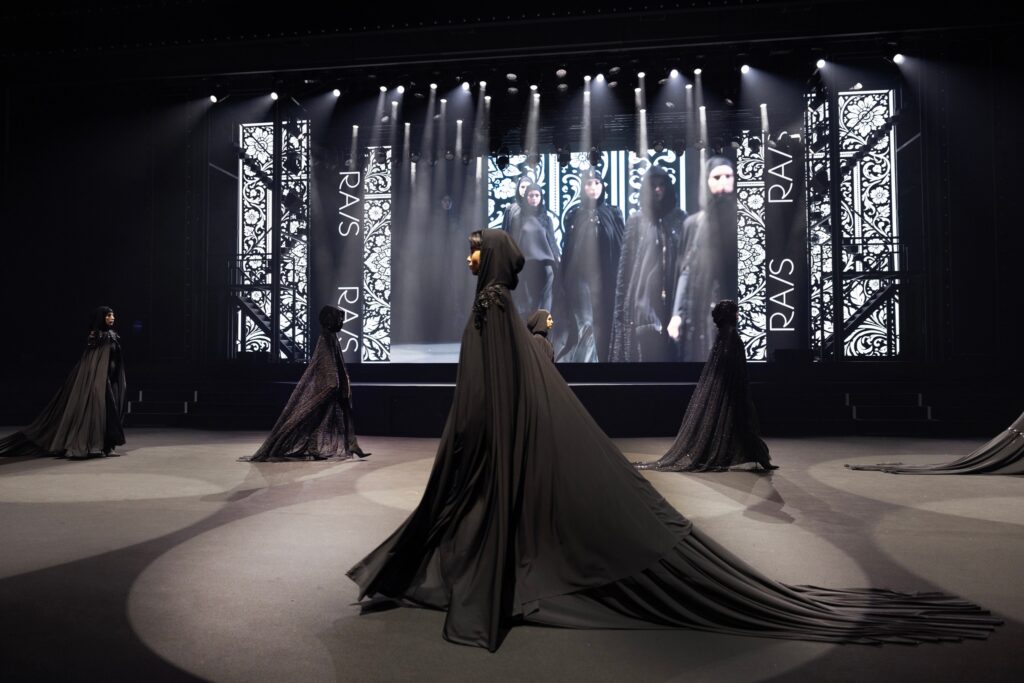 В Дубае прошёл международный fashion-показ Fashion Factor, собравший дизайнеров и представителей индустрии моды из разных стран.