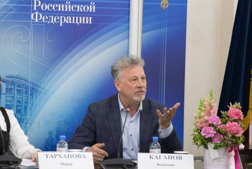 В ТПП РФ обсудили новый закон о запрете рекламы эзотериков в соцсетях.