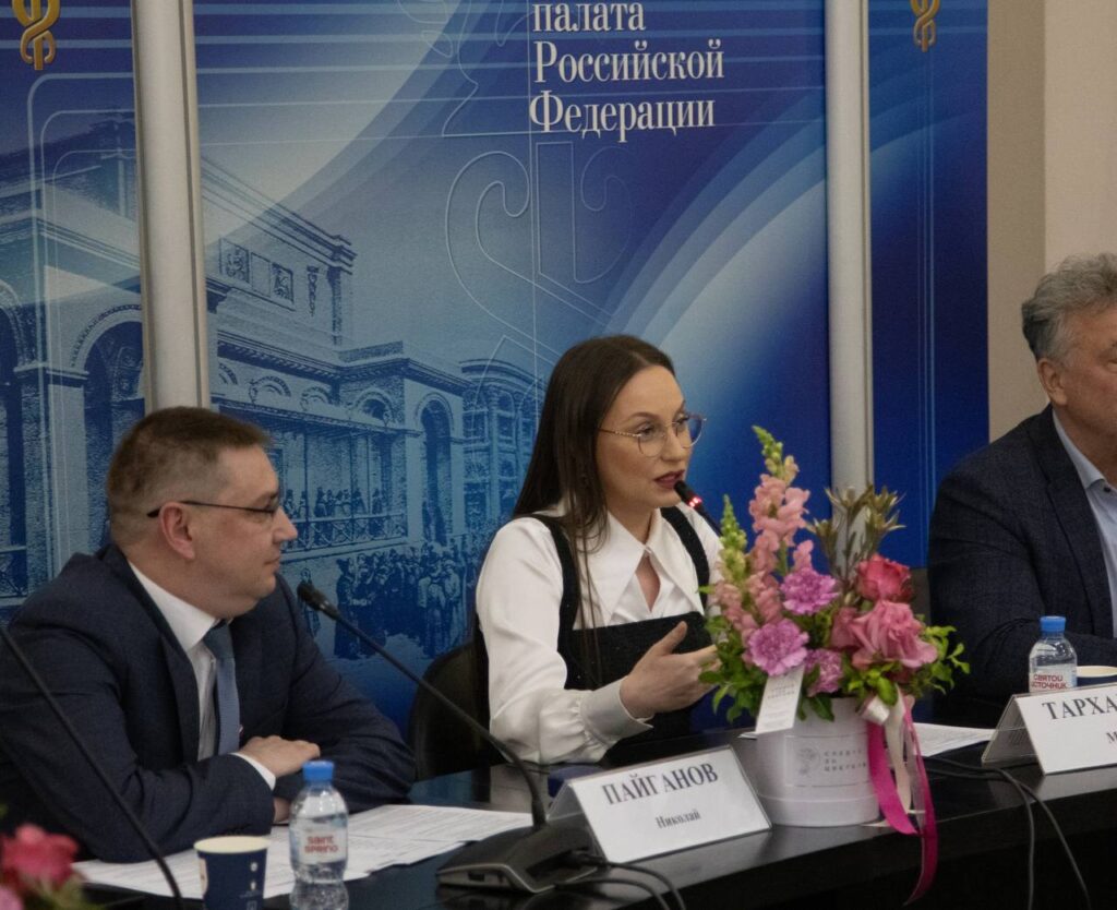 В ТПП РФ обсудили новый закон о запрете рекламы эзотериков в соцсетях