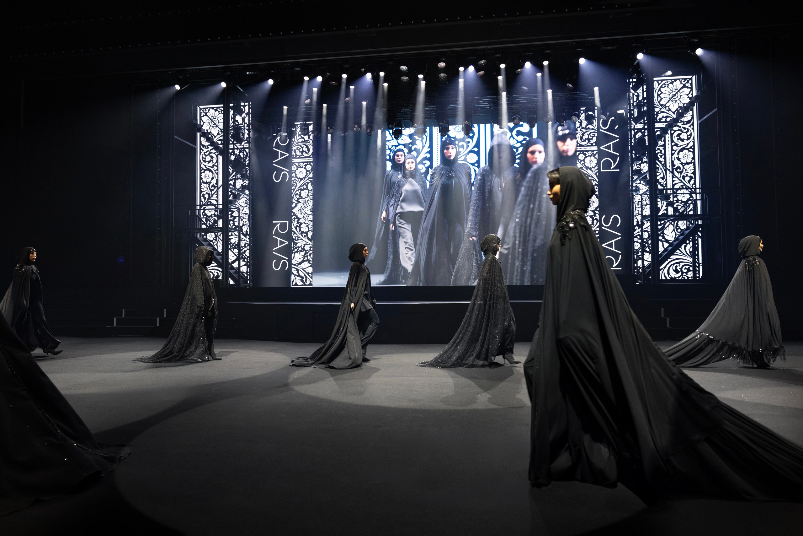 В Дубае прошёл международный fashion-показ Fashion Factor, собравший дизайнеров и представителей индустрии моды из разных стран.